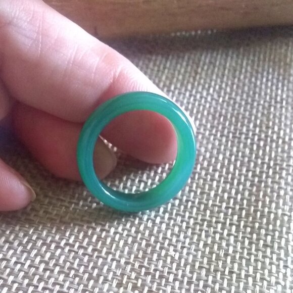 Kelly Green Agate ~ Slim Stone Ring Band Size 8 ~ Friendship + Promise Rings - Picture 5 of 11
